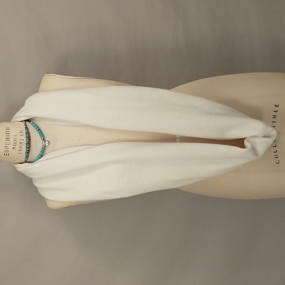 Bloomingdales Infinity Scarf Soft Wool Made in Italy 18.5" x 72" Quality Ivory - Picture 1 of 6